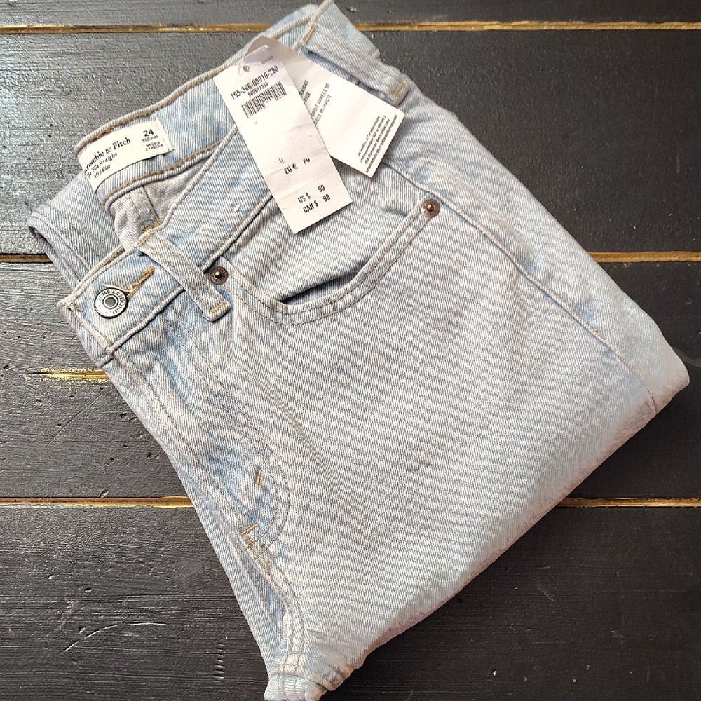 ABERCROMBIE & FITCH- WOMEN'S THE 90'S STRAIGHT MID-RISE JEANS 👖👖👖👖👖👖👖👖👖